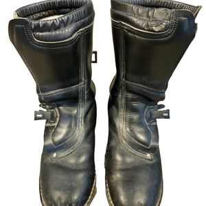 Aerostich Combat Lite Boots, M size 45, black leather w/grey cleated soles; USED